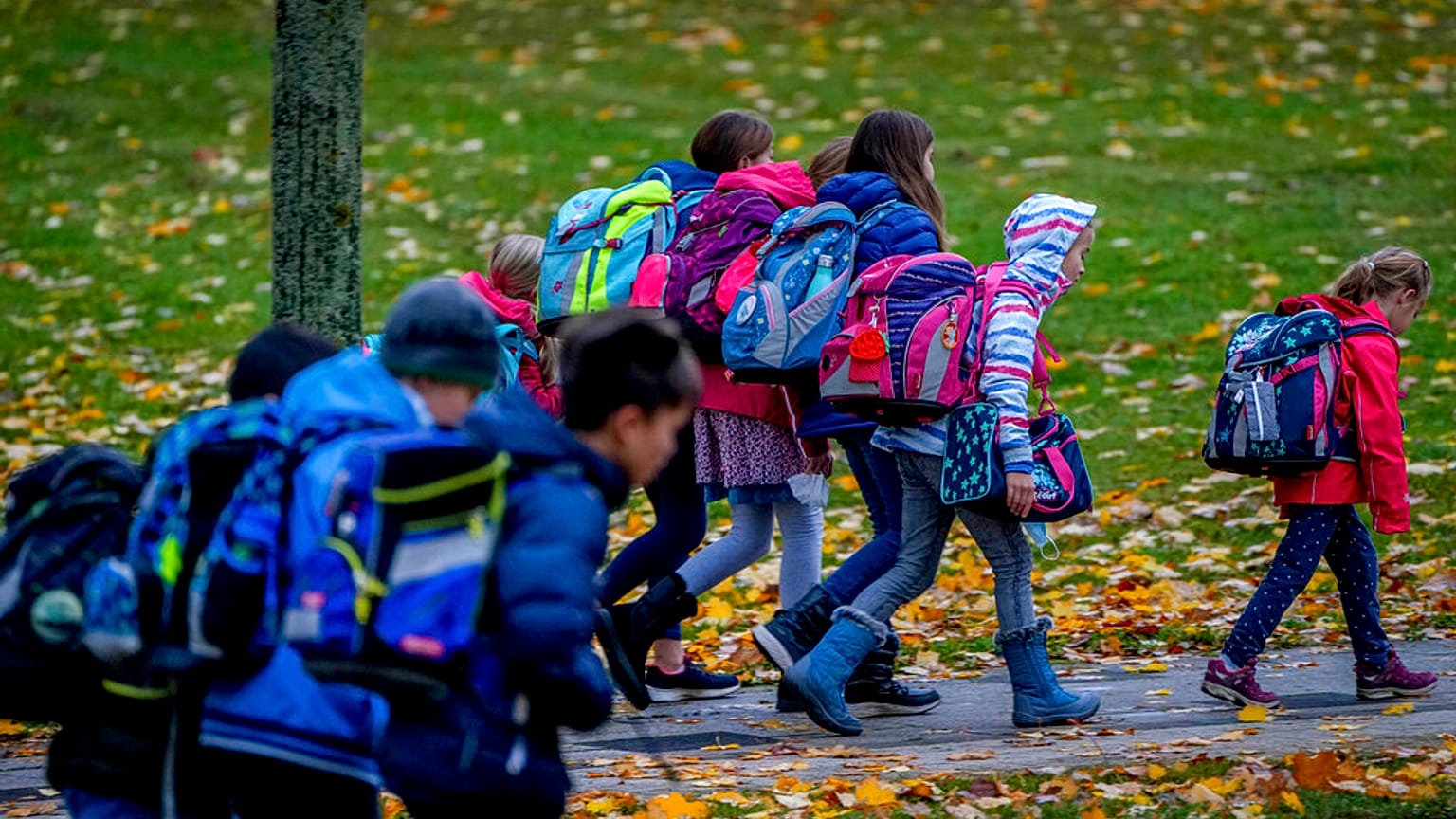 In Deutschland können Kinder ab 12 Jahren gegen Covid-19 geimpft werden. Die Infektionsrate ist aber bei jüngeren Kindern Experten zufolge hoch.