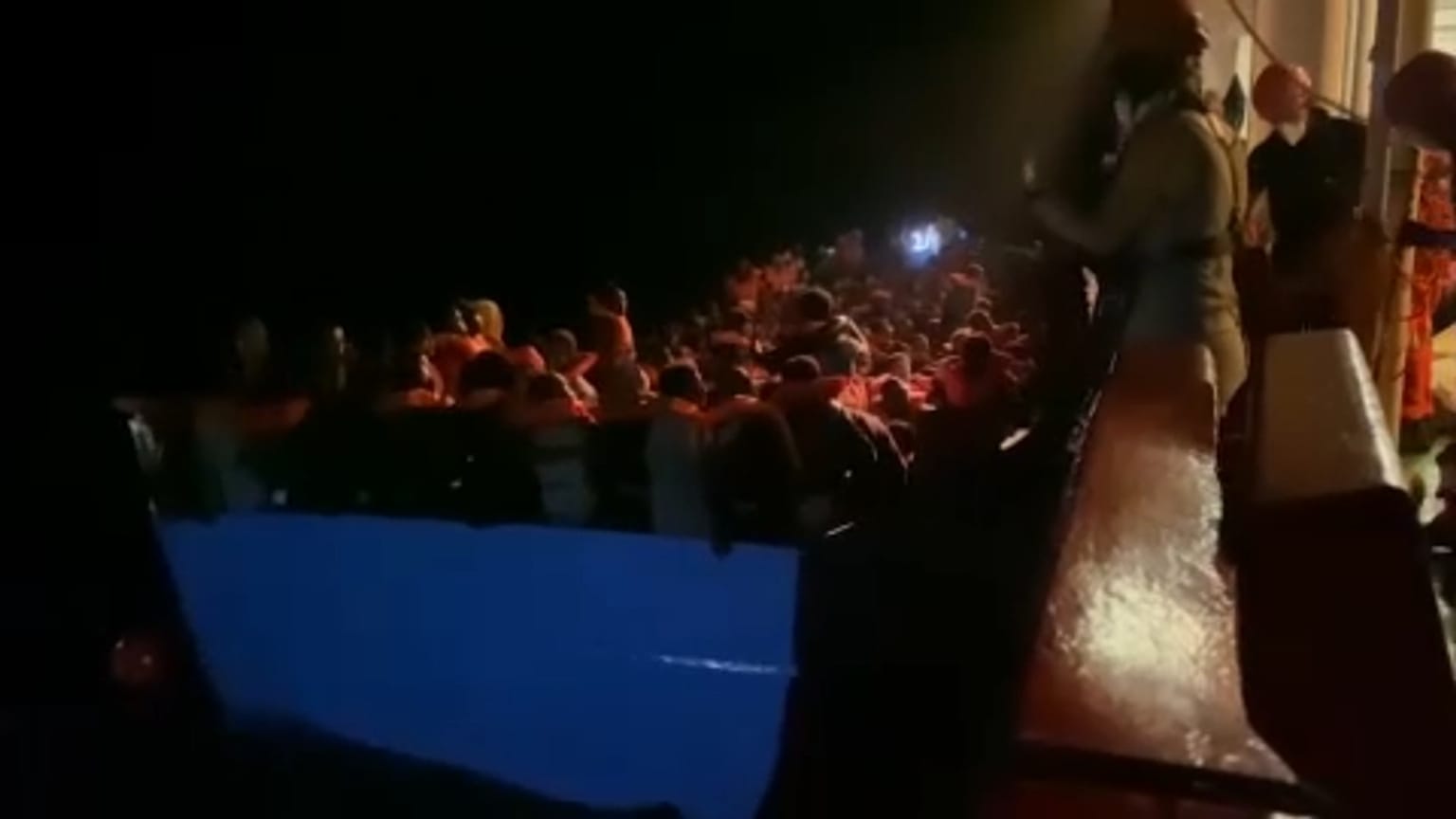 800 migrants secourus in extremis : le navire humanitaire Sea-Eye 4 a mis le cap sur Lampedusa