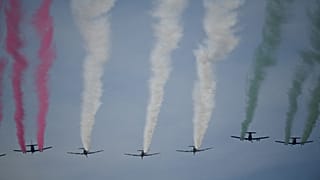 طائرات فوق مضمار سباق هيرمانوس رودريغيز- مكسيكو سيتي- 7 نوفمبر 2021.