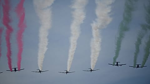 طائرات فوق مضمار سباق هيرمانوس رودريغيز- مكسيكو سيتي- 7 نوفمبر 2021.