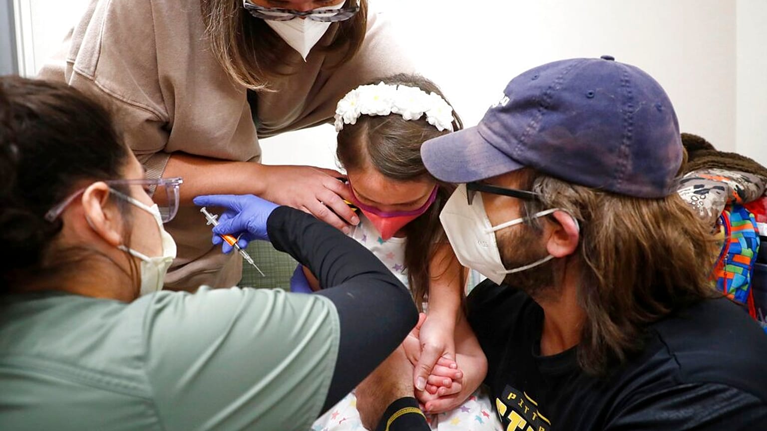 Eine 6-Jährige bekommt in Raleigh, North Carolina, eine Covid-19-Schutzimpfung. In den USA ist der Impfstoff von Biontech/Pfizer für Kinder ab 5 Jahren zugelassen.