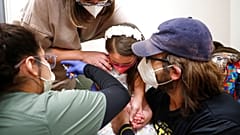Eine 6-Jährige bekommt in Raleigh, North Carolina, eine Covid-19-Schutzimpfung. In den USA ist der Impfstoff von Biontech/Pfizer für Kinder ab 5 Jahren zugelassen.