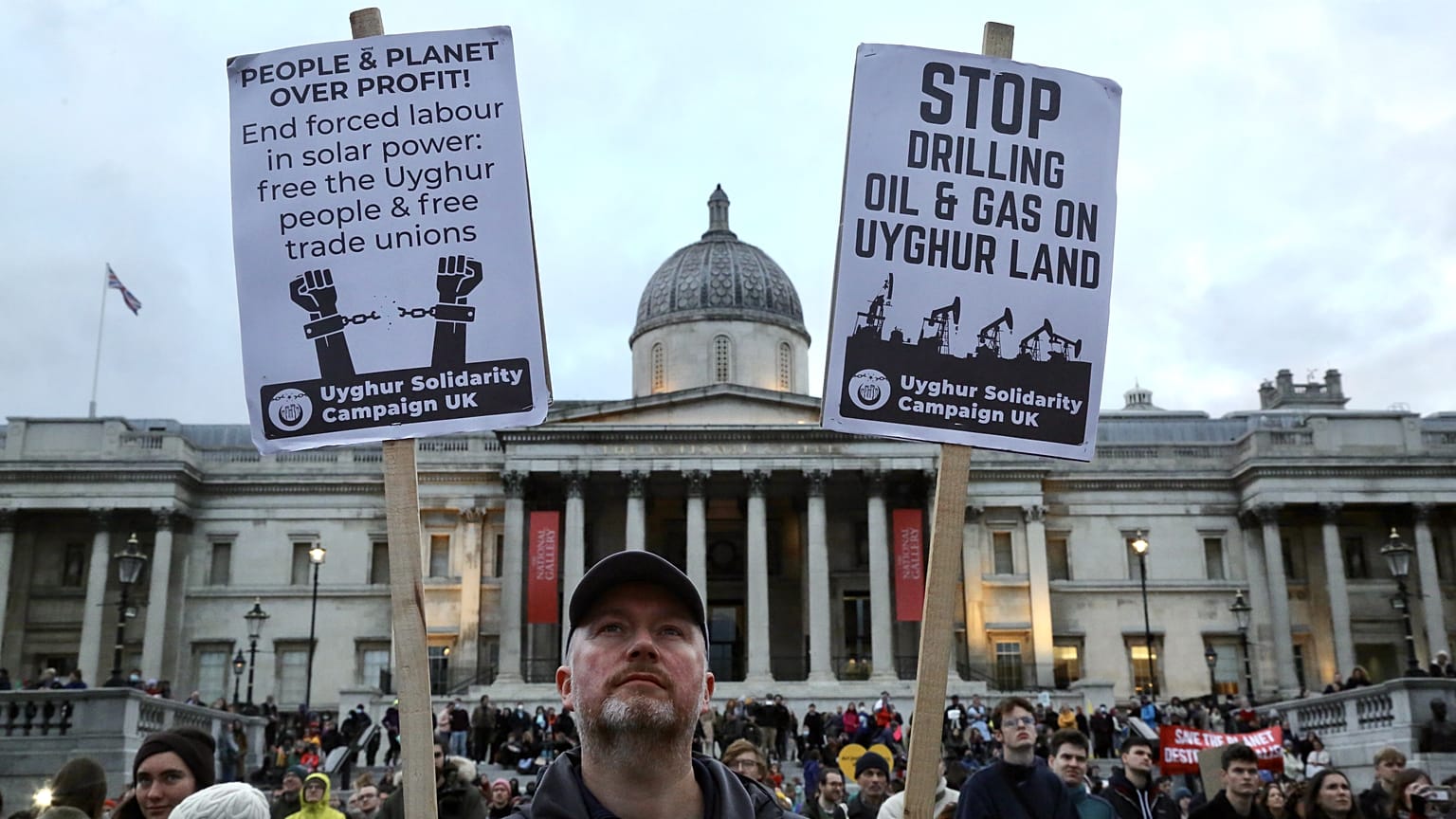 Londra'da on binlerce kişi iklim için yürüdü