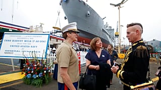 Botadura en San Diego del buque de la Armada USNS Harvey Milk, Estados Unidos, 6/11/2021