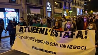 A növekvő villanyár ellen tüntettek Barcelonában