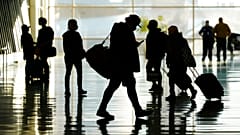 Επιβάτες στο αεροδόμιο του Σαλτ Λέικ των ΗΠΑ την περίοδο της πανδημίας