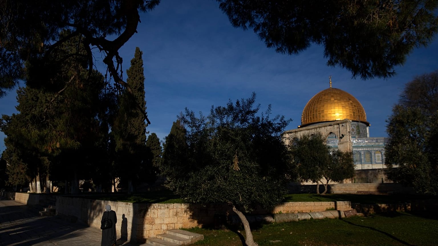 مسجد قبة الصخرة في مجمع المسجد الأقصى بالبلدة القديمة بالقدس المحتلة.