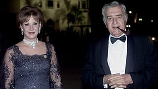 المخرج السوري مصطفى العقاد يصل مع زوجته لحضور حفل افتتاح مهرجان القاهرة السينمائي الدولي الخامس والعشرين في 7 تشرين الثاني/نوفمبر 2000
