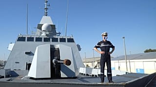 الفرقاطة الفرنسية "أوفيرني"