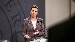 La première ministre danoise Mette Fredericksen expliquant le retour du Pass sanitaire, 8 novembre, Copenhague, Danemark