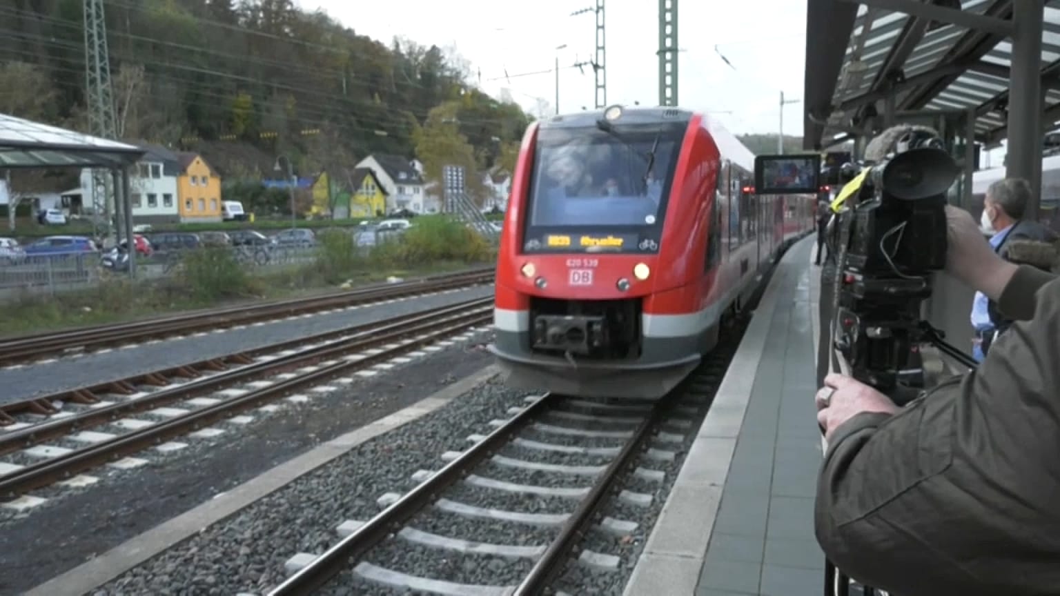 Alemania reabre una de las líneas de tren destruidas por las inundaciones de hace cuatro meses