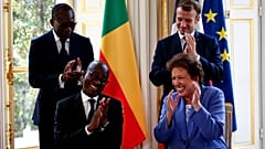 Les ministres français et béninois de la Culture devant les Présidents des deux pays