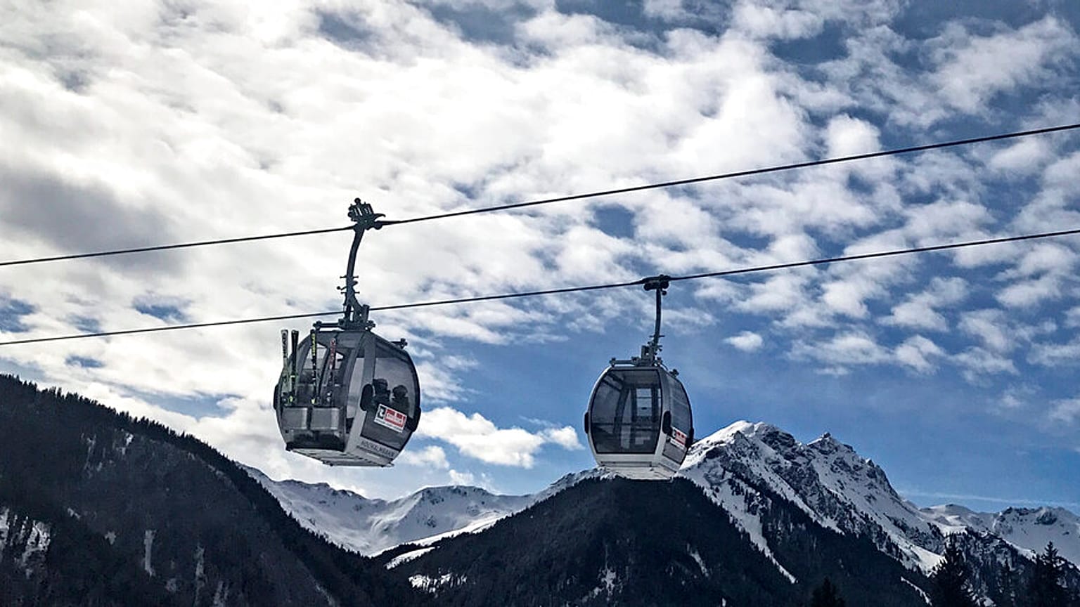 Seilbahn bei Saalbach, Österreich