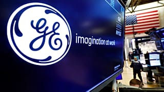 A GE logója a New York-i tőzsdén egy 2019-es felvételen