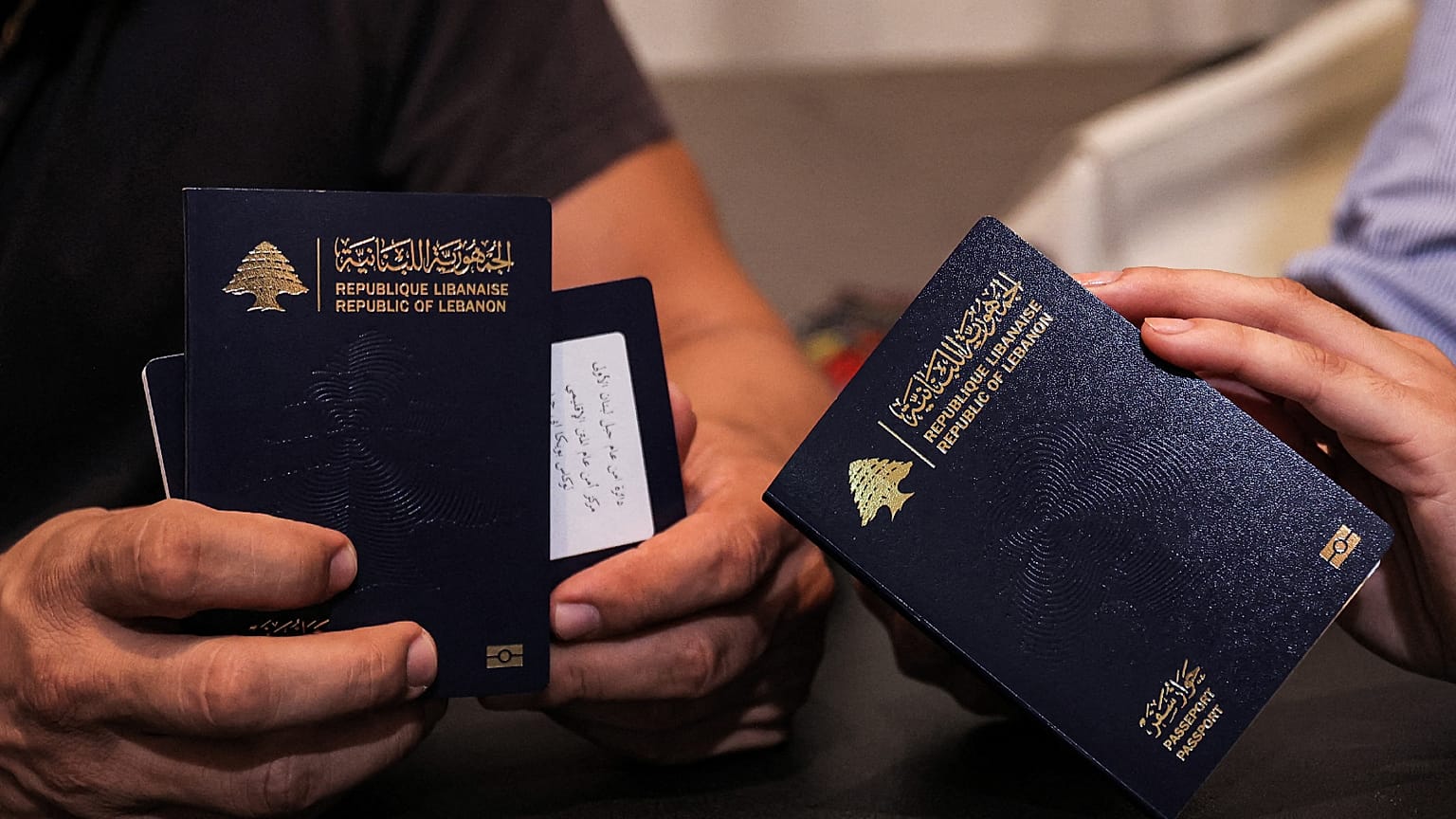 جواز سفر لبناني.