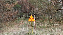 Panneau signalant de la radioactivité près de Tchernobyl (Ukraine) - photo prise le 05/04/2017