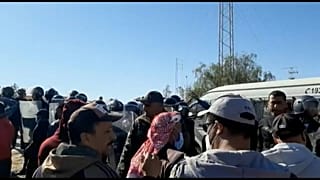 تواصل الاحتجاجات في تونس عقب مقتل متظاهر في بلدة عقارب.