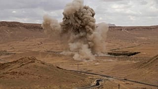 انفجار لغم أرضي في بلدة تدمر القديمة في محافظة حمص الوسطى، سوريا، الخميس 14 أبريل / نيسان 2016