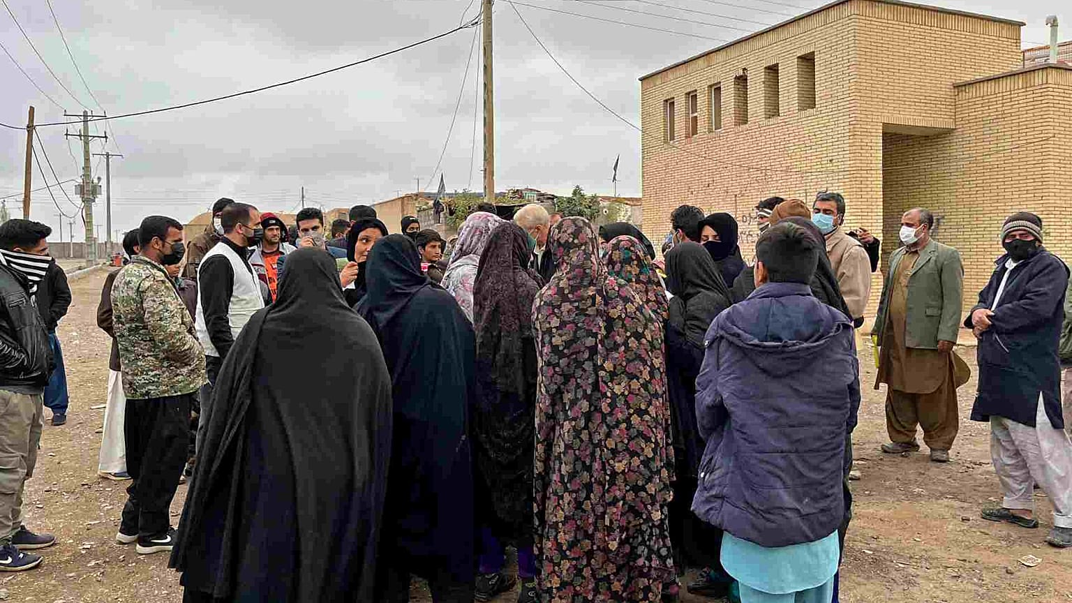 المدير العام للمجلس النرويجي للاجئين يان إيغلاند يتحدث عن اللاجئين الأفغان في مخيم بردسير في محافظة كرمان جنوب إيران، 10 نوفمبر 2021
