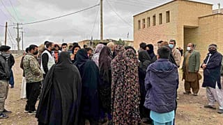 المدير العام للمجلس النرويجي للاجئين يان إيغلاند يتحدث عن اللاجئين الأفغان في مخيم بردسير في محافظة كرمان جنوب إيران، 10 نوفمبر 2021