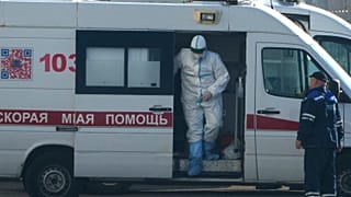 Бригады "скорой помощи" на передовой борьбы с последствиями распространения коронавируса