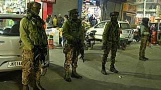 اعزام نیروهای شبه نظامی بیشتر از سوی هند به سمت منطقه کشمیر