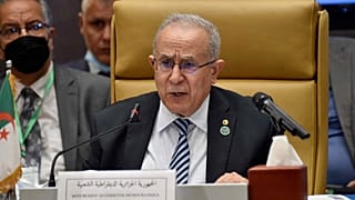 وزير الخارجية الجزائري رمتان لعمامرة يتحدث خلال اجتماع لجيران ليبيا في إطار الجهود الدولية للتوصل إلى تسوية سياسية، العاصمة الجزائرية الجزائر، 30 أغسطس