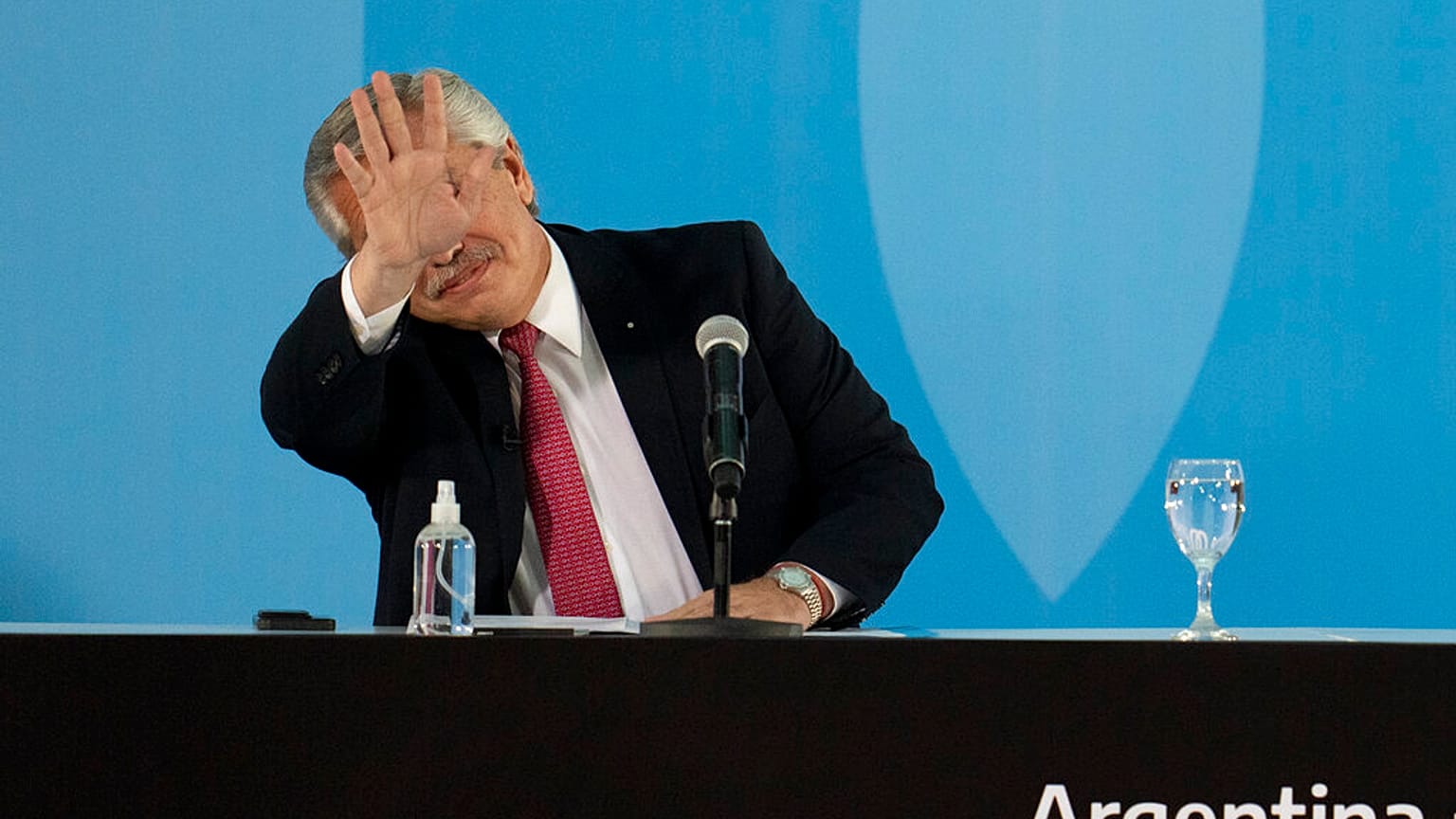 Alberto Fernandez en una rueda de prensa para anunciar medidas económicas el 30 de septiembre de 2021