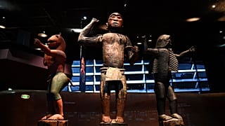Archives : trois des pièces restituées au Benin, alors exposées au musée du Quai Branly, à Paris, le 10 septembre 2021