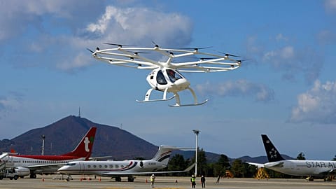 Testlerde Alman Volocopter tarafından üretilen çift kişilik hava aracı kullanıldı