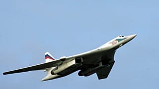  Rus “Tu-160” tipi savaş uçağı