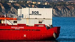 El buque de rescate de la ONG SOS Méditérranée,  Ocean Viking fotografiado en Porto Empedocle, Italia el 6/7/2020
