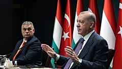Orbán und Erdoğan auf einer Pressekonferenz in Ankara
