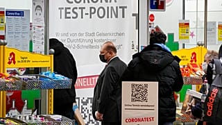 Σημείο τεστ covid στο Γκιζελκίρχεν της Γερμανίας