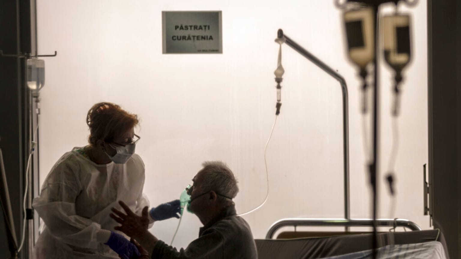 Une salle d'attente convertie en unité Covid dans un hôpital de Bucarest, Roumanie, le 8 novembre 2021
