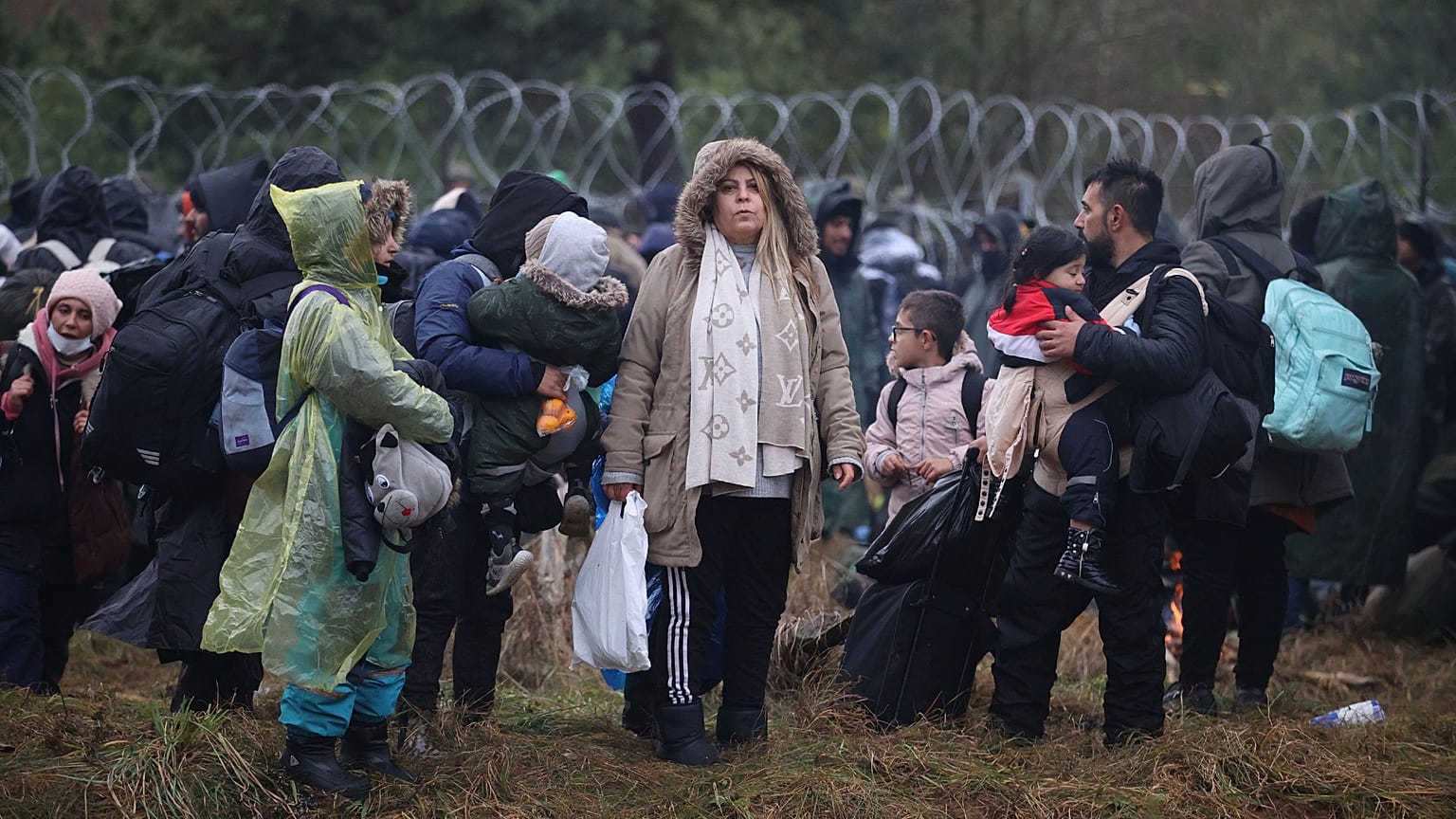 Belarus Polonya sınırında bekleyen göçmenler