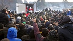 Miles de migrantes piden ayuda en la frontera entre Bielorrusia y Polonia