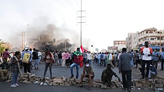 Die Massenproteste in der Hauptstadt Khartoum, aber auch anderenorts, endeten in Chaos und Verwüstung
