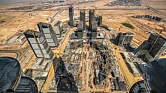 مشهد أعمال البناء الجارية في "حي الأعمال والتمويل" بمشروع "العاصمة الإدارية الجديدة" العملاق في مصر. 2021/08/03