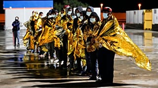I migranti sbarcati a Roccella Ionica