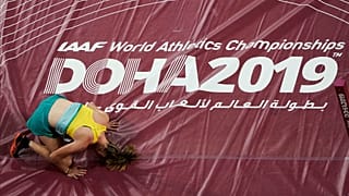 أليشا بورنيت، تنافس خلال الوثب العالي للسيدات  من أستراليا في بطولة العالم لألعاب القوى في الدوحة، قطر.