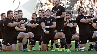 Rugby maçı öncesi Haka dansı yapan oyuncular (Arşiv)