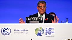 El presidente de la COP26 Alok Sharma, en la sesión final de la cumbre.