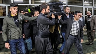 جثامين المهاجرين العراقيين الذين توفوا أثناء محاولتهم العبور إلى بولندا بشكل غير قانوني عبر بيلاروسيا إلى أربيل.