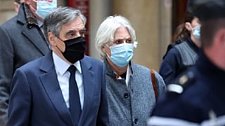 François et Penelope Fillon arrivent à la cour pour leur procès en appel 15/11/21
