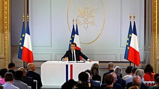 Elysee Sarayı'nda düzenlediği basın toplantısında konuşan Fransa Cumhurbaşkanı Emmanuel Macron 