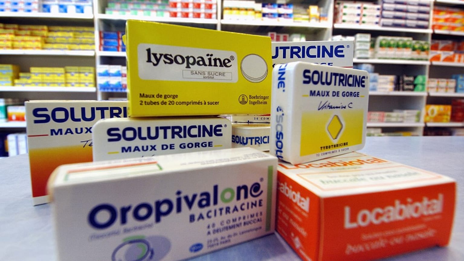 Archives : Médicaments contenant des antibiotiques - photo prise à Cane le 20/07/2005