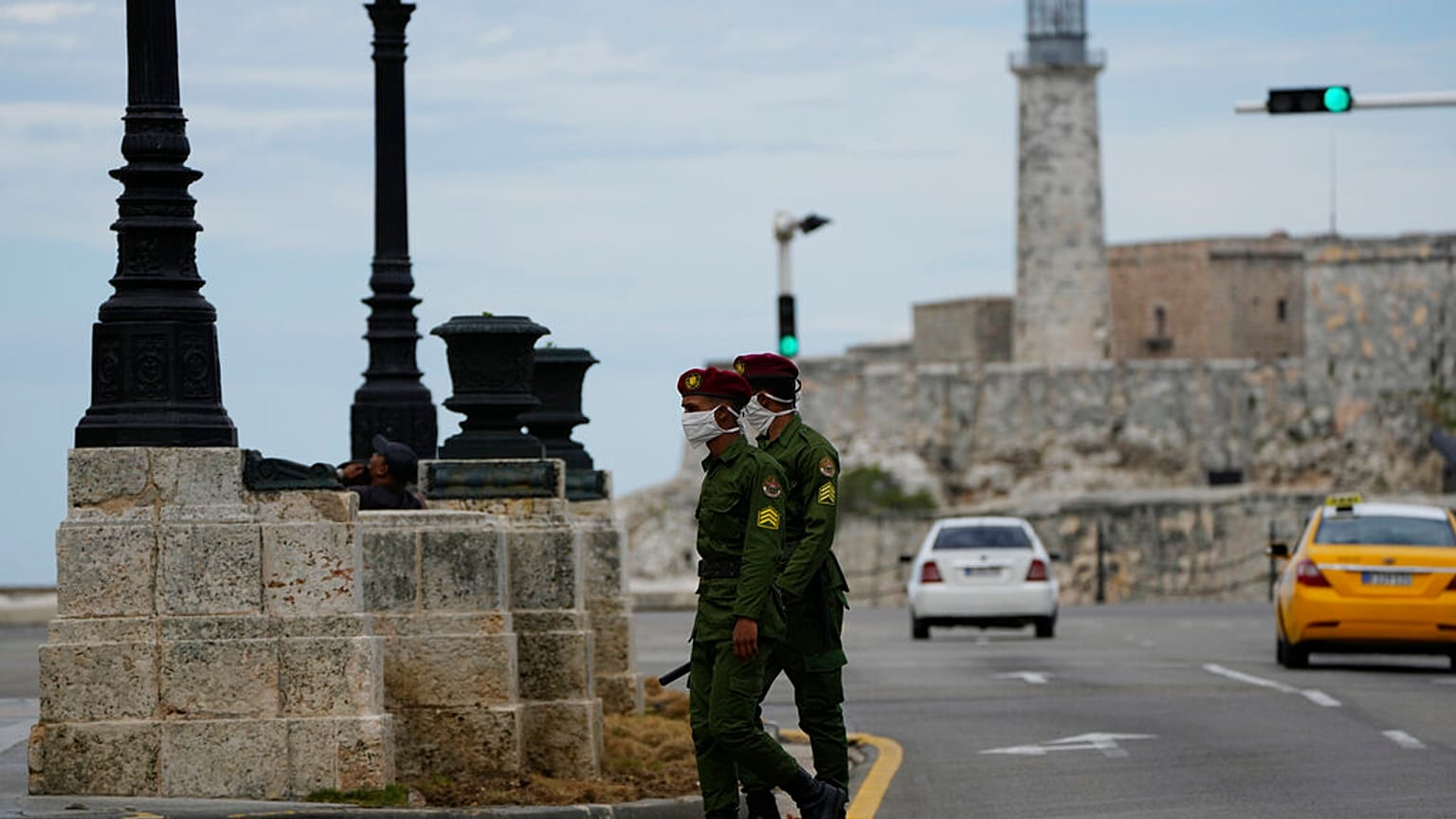 Soldados patrullaron a lo largo del malecón, 15/11/2021, La Habana, Cuba