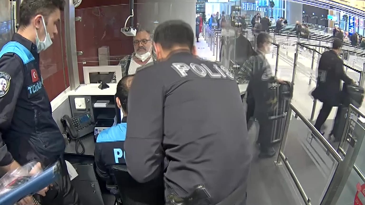 Samir Handal havaalanı polisi tarafından gözaltına alındı