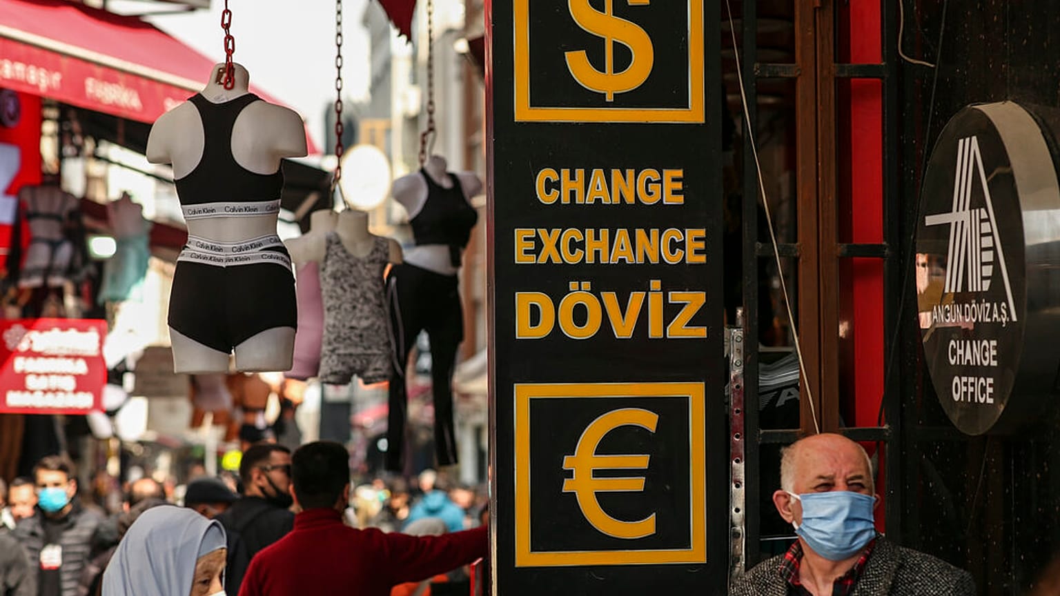 Dolar ve Euro Türk Lirası karşısında rekor tazeledi